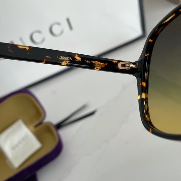 Gucci sunglasses only worn once - Picture 5 of 7